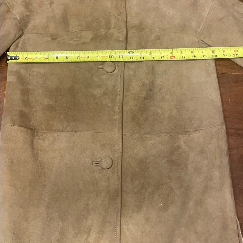 Elegant Tan Suede Coat with Faux Fur Collar - Picture 14 of 16